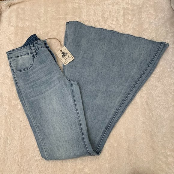 EASEL WOMEN'S JUST FLOAT ON FLARE JEANS - Picture 3 of 6